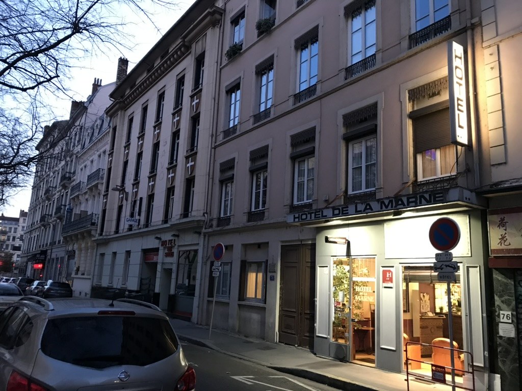 Façade de l’Hôtel de la Marne en mars 2020